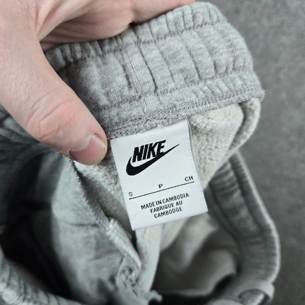 Nike Joggers Mens Small Gray Sweatpants Fleece Cuffed Sportswear Athleisure Gym